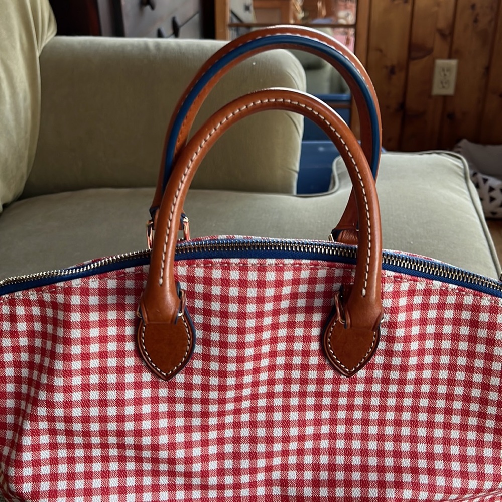 Leather purse, this bad holds so much! I love this bag - ready for a new one! - Picture 7 of 10